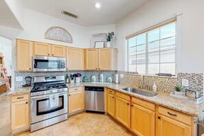 Comfort Triple Room | Private kitchen - Desert Oasis - Heated Pool Retreat (Cave Creek)