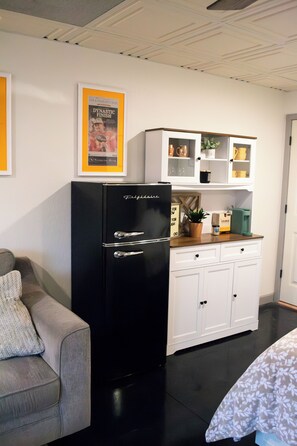 Interior - Kerbside Den - Private Basement Suite (Joplin)