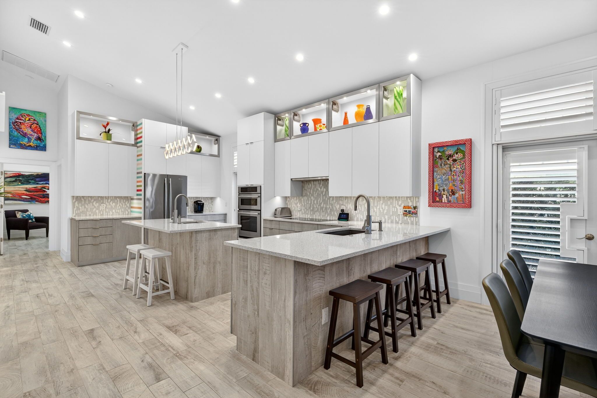 Four à micro-ondes, un four, surface de cuisson, lave-vaisselle