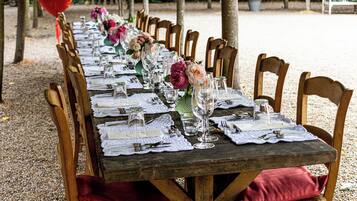Outdoor dining