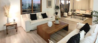 Beautiful view of Santiago. Apartment for 10 people steps from Parque Arauco