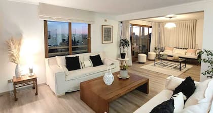 Beautiful view of Santiago. Apartment for 10 people steps from Parque Arauco