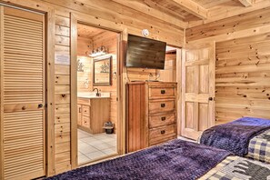 3 bedrooms, WiFi, bed sheets - Lake Mtn Cabin•Hot Tub•Pool Table•Pet Friendly (Sevierville)