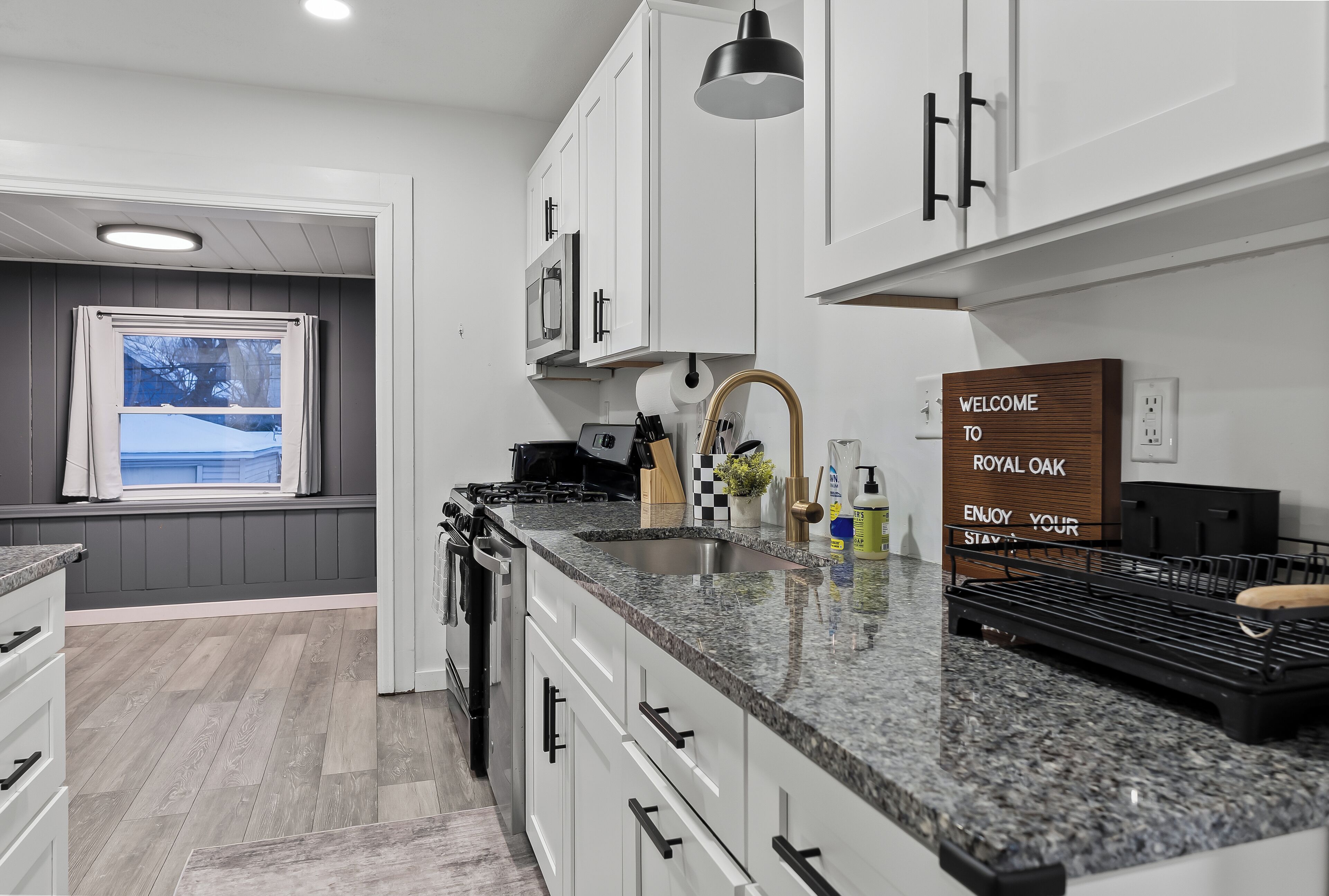 電子レンジ、オーブン、コンロ、食器洗い機