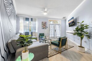 TV - Lux Designer SOHO Home | Sleeps 13 | heart of TPA (Tampa)