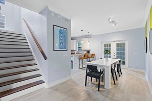 Interior - Lux Designer SOHO Home | Sleeps 13 | heart of TPA (Tampa)