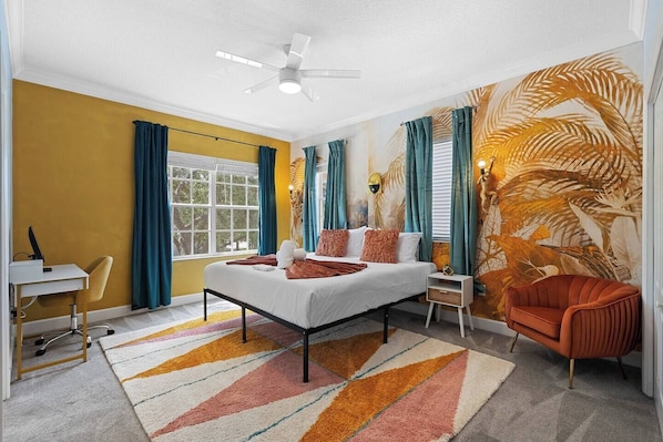 Desk, WiFi - Lux Designer SOHO Home | Sleeps 13 | heart of TPA (Tampa)