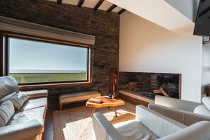 Smart TV, fireplace, table football, ping pong