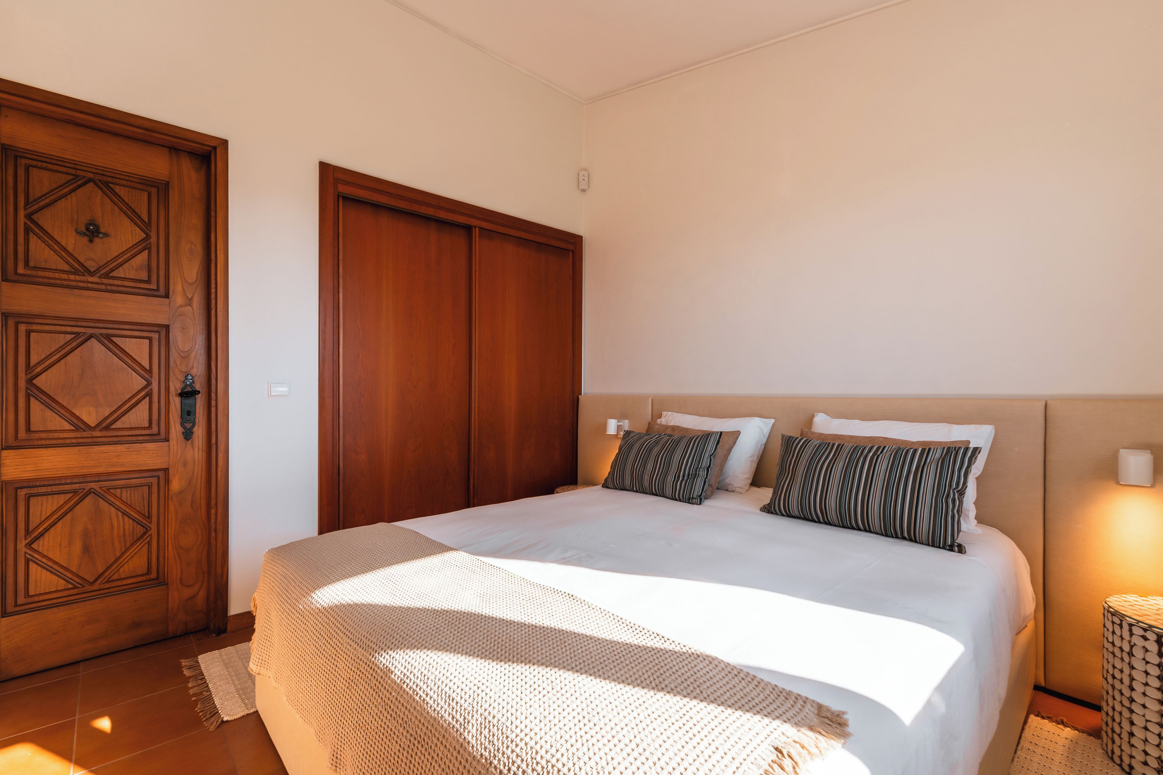 5 soverom, safe på rommet, strykejern/-brett og reiseseng for barn