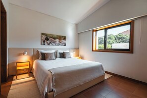 5 bedrooms, in-room safe, iron/ironing board, travel cot