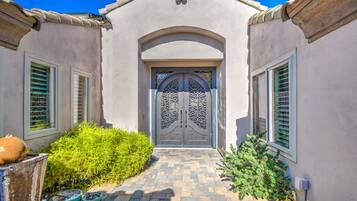 House, 4 Bedrooms, Patio | Exterior detail