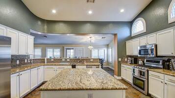 House, 4 Bedrooms, Patio | Private kitchen | Espresso maker