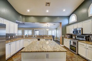 House, 4 Bedrooms, Patio | Private kitchen | Espresso maker - Heated pool Hot tub pool table (Mesa)