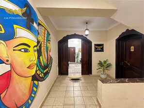 Interior entrance - Zak Pyramids Inn (Giza)