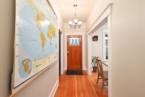 Interior - Home in Seattle with 2 kitchens & 2 living areas (Seattle)