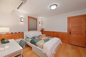 3 bedrooms, free WiFi, bed sheets - Home in Seattle with 2 kitchens & 2 living areas (Seattle)
