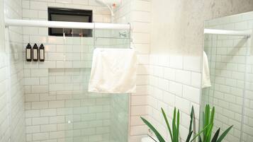 Villa | Bathroom | Free toiletries, hair dryer, towels, soap