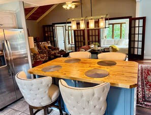 Dining - Lakehouse with dock close to Mammoth Cave and WKU (Glasgow)