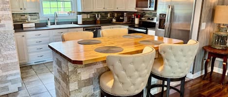 Frigorífic, microones, forn i placa de cuina