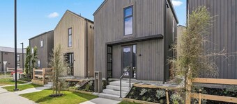 The Shearers Retreat, central with parking!