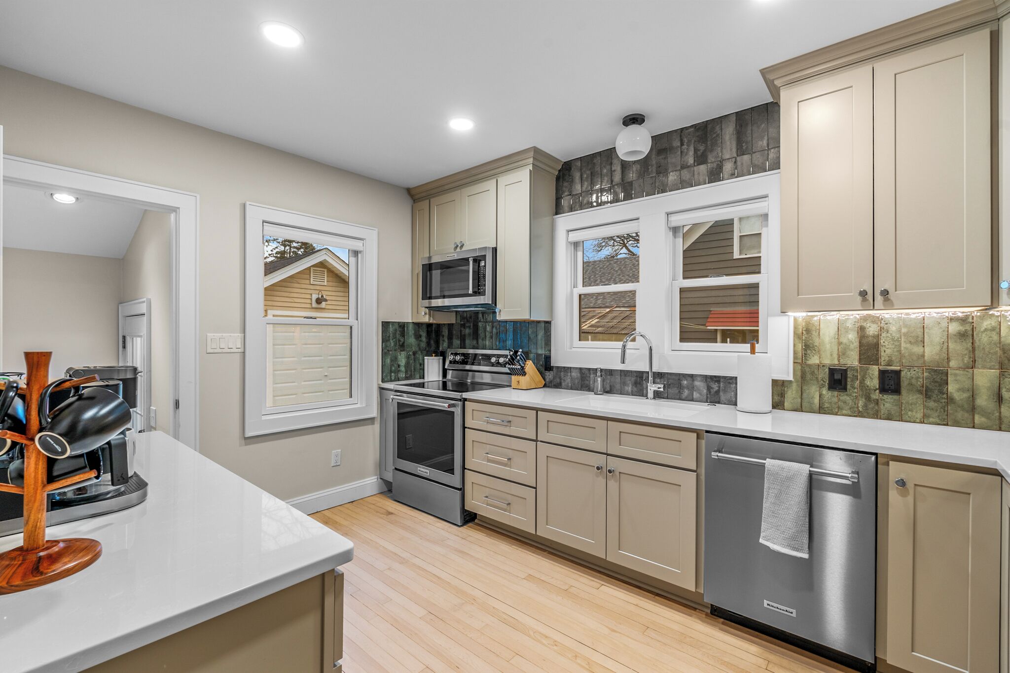 Køleskab, mikrobølgeovn, ovn, kogeplade