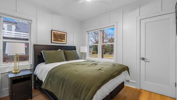 3 quartos, berço de viagem, Wi-Fi de cortesia, roupa de cama