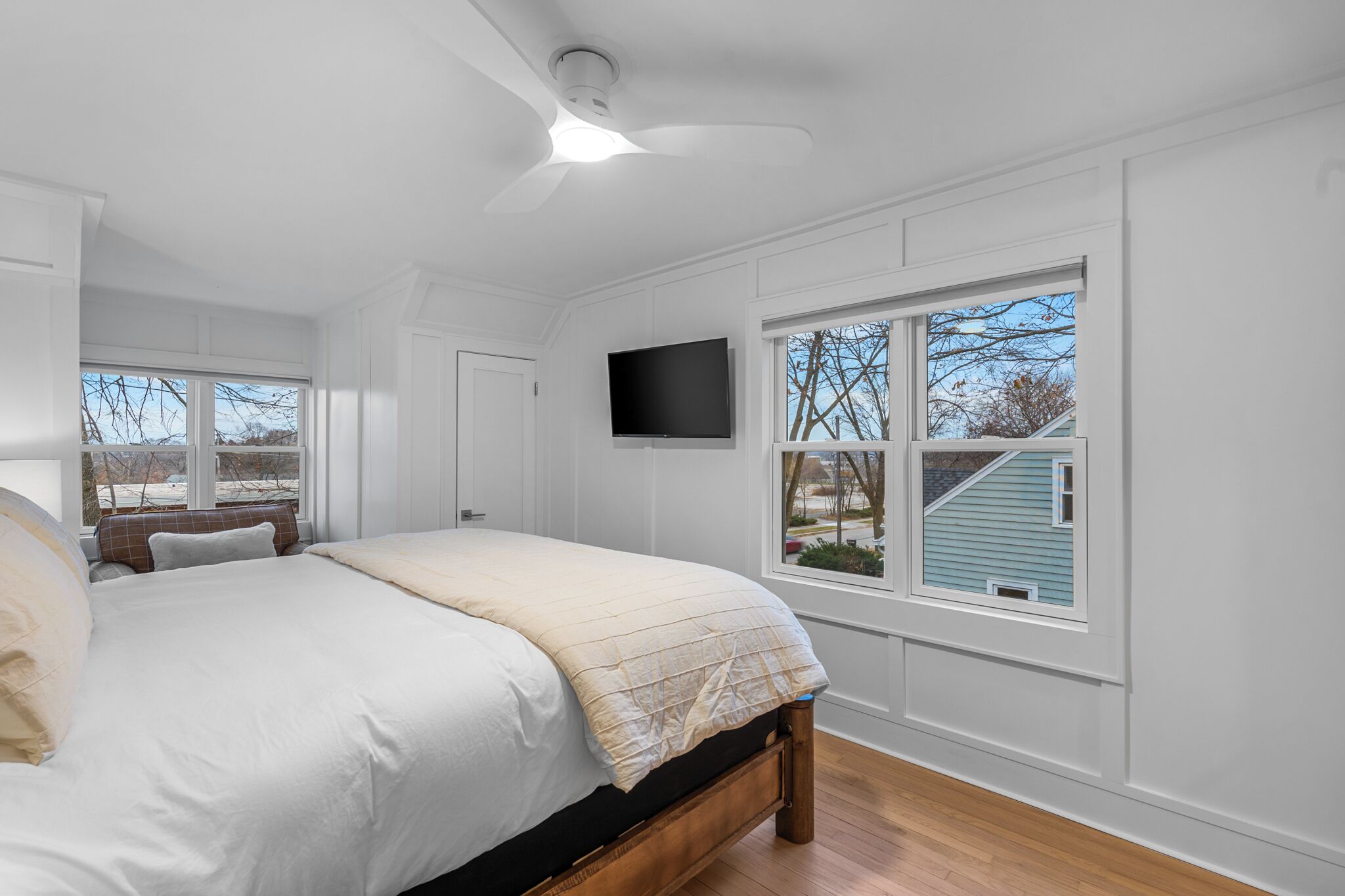 3 bedrooms, travel crib, free WiFi, bed sheets