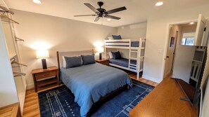 2 bedrooms, iron/ironing board, free WiFi, bed sheets - Luxury Condo w/ FREE WiFi, Parking, Heated Pool, Hot Tubs, Skier Shuttles (Avon)