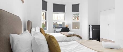 4 bedrooms, iron/ironing board, free WiFi, bed sheets