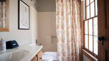 Double or Twin Room | Bathroom