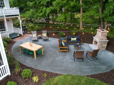 Outdoor dining. Park House Inn