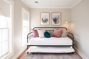 Deluxe Suite | Iron/ironing board, free WiFi - Park House Inn (Saugatuck)