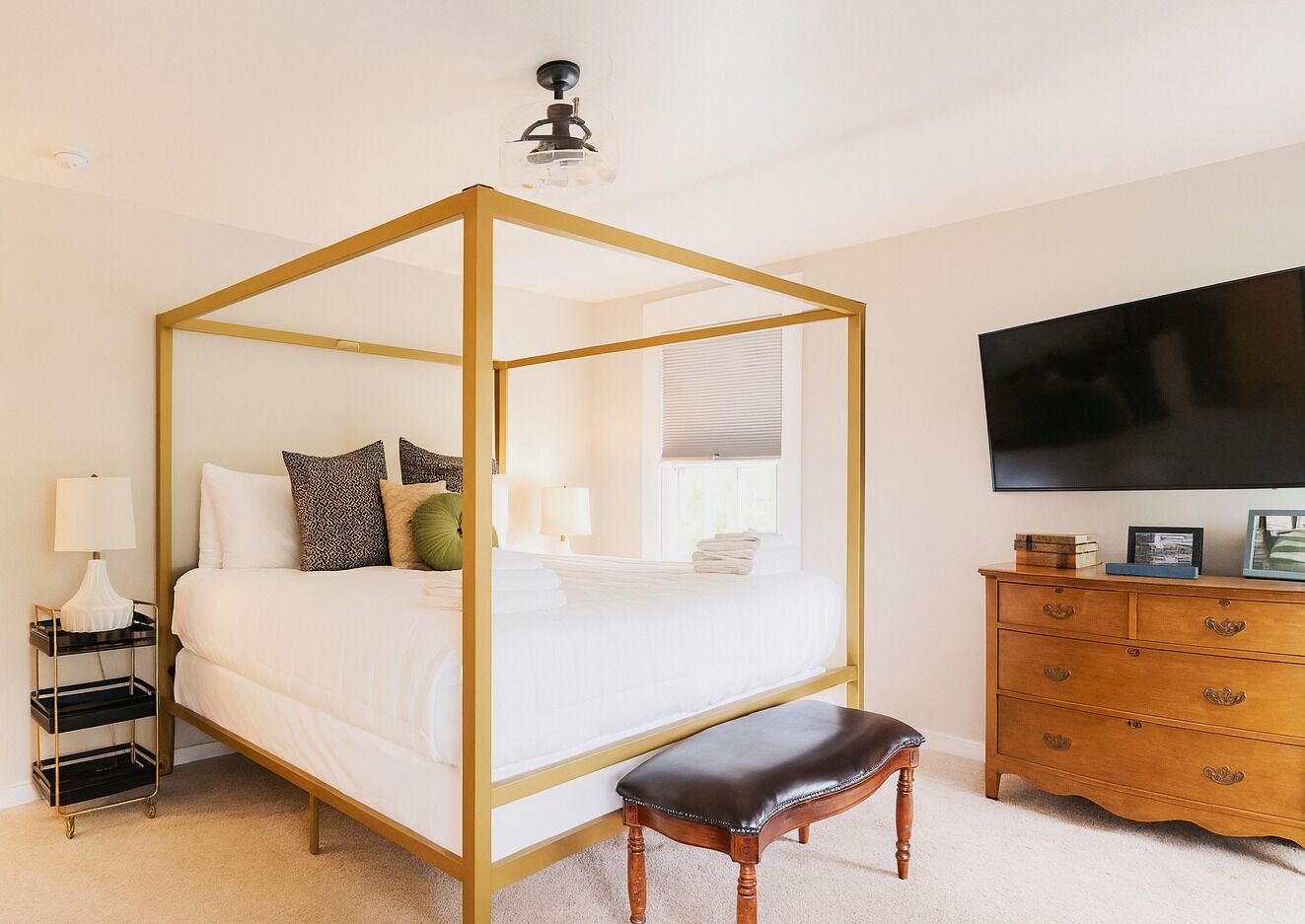 Room, Balcony | Iron/ironing board, free WiFi