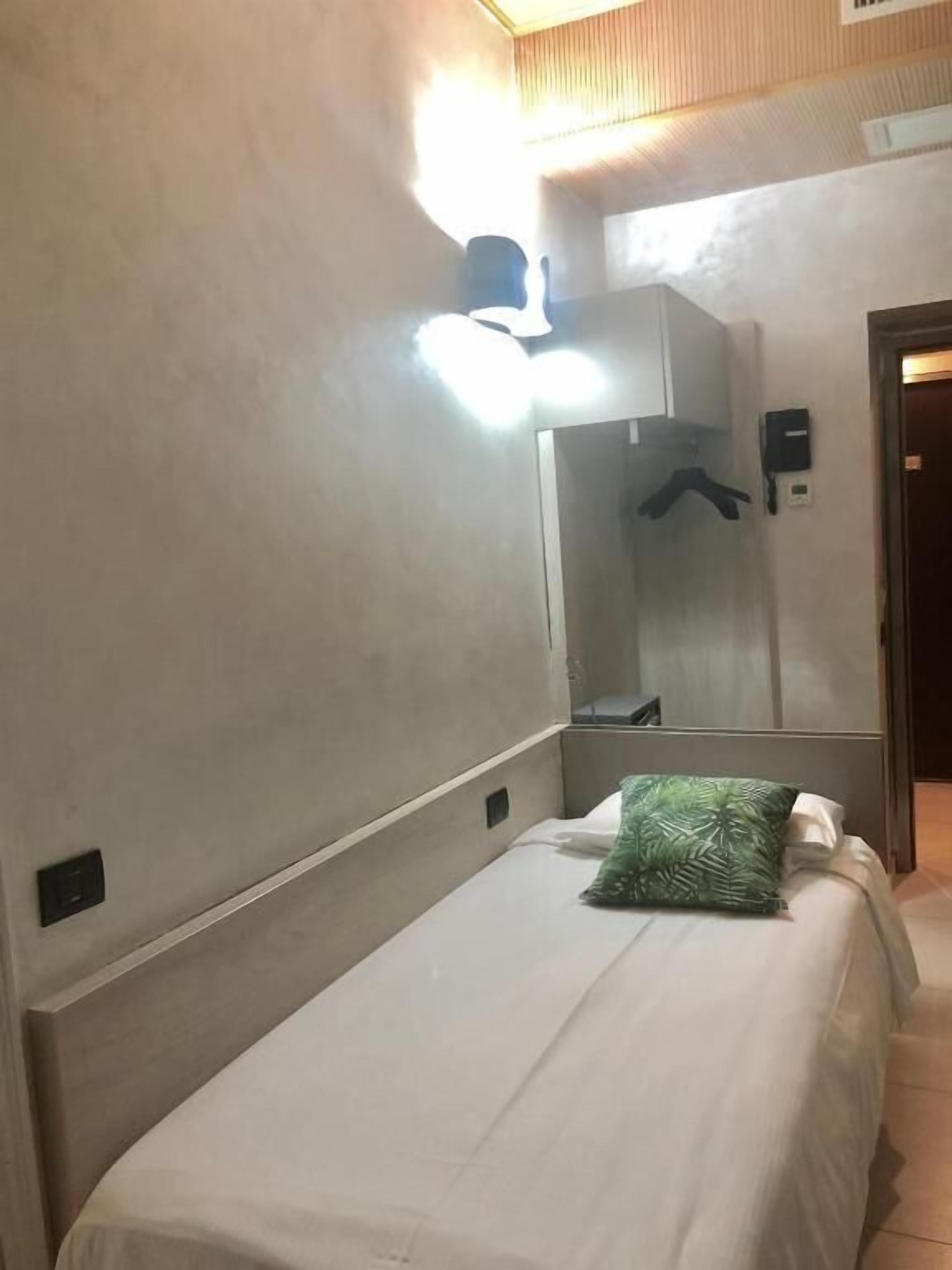 Single Room, 1 Twin Bed, Non Smoking | In-room safe, desk, blackout drapes, iron/ironing board