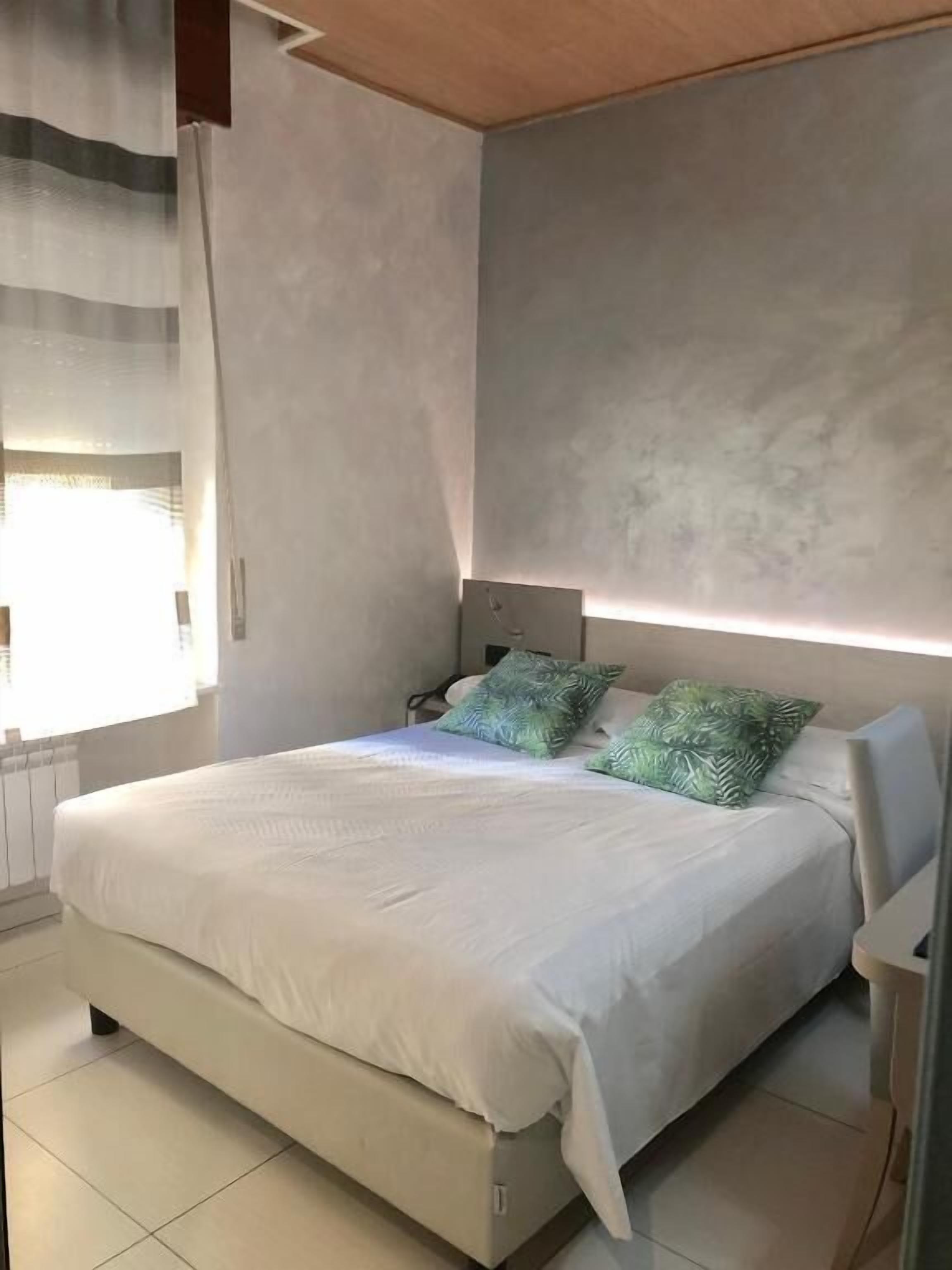 Economy Room, 1 Large Twin Bed, Non Smoking | In-room safe, desk, blackout drapes, iron/ironing board