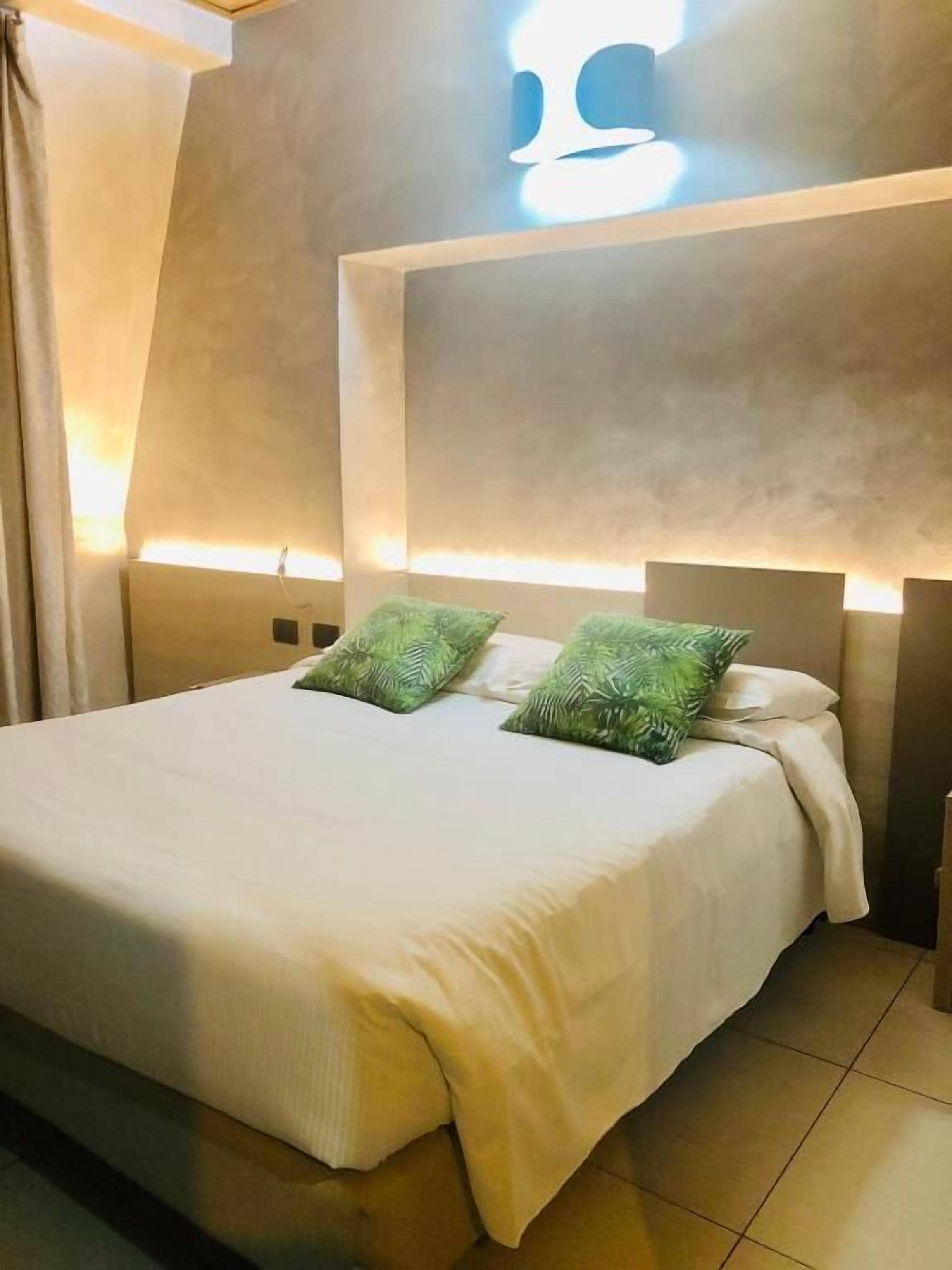 Double or Twin Room, 1 Queen Bed, Non Smoking | Minibar, in-room safe, desk, blackout drapes