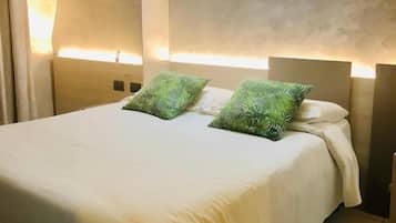 Double or Twin Room, 1 Queen Bed, Non Smoking | Minibar, in-room safe, desk, blackout drapes