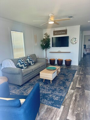 Smart TV - Charming Seascape Casita, Kayaks and Bikes. Saint James City (Saint James City)