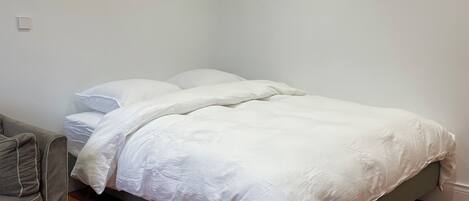 Free WiFi, bed sheets