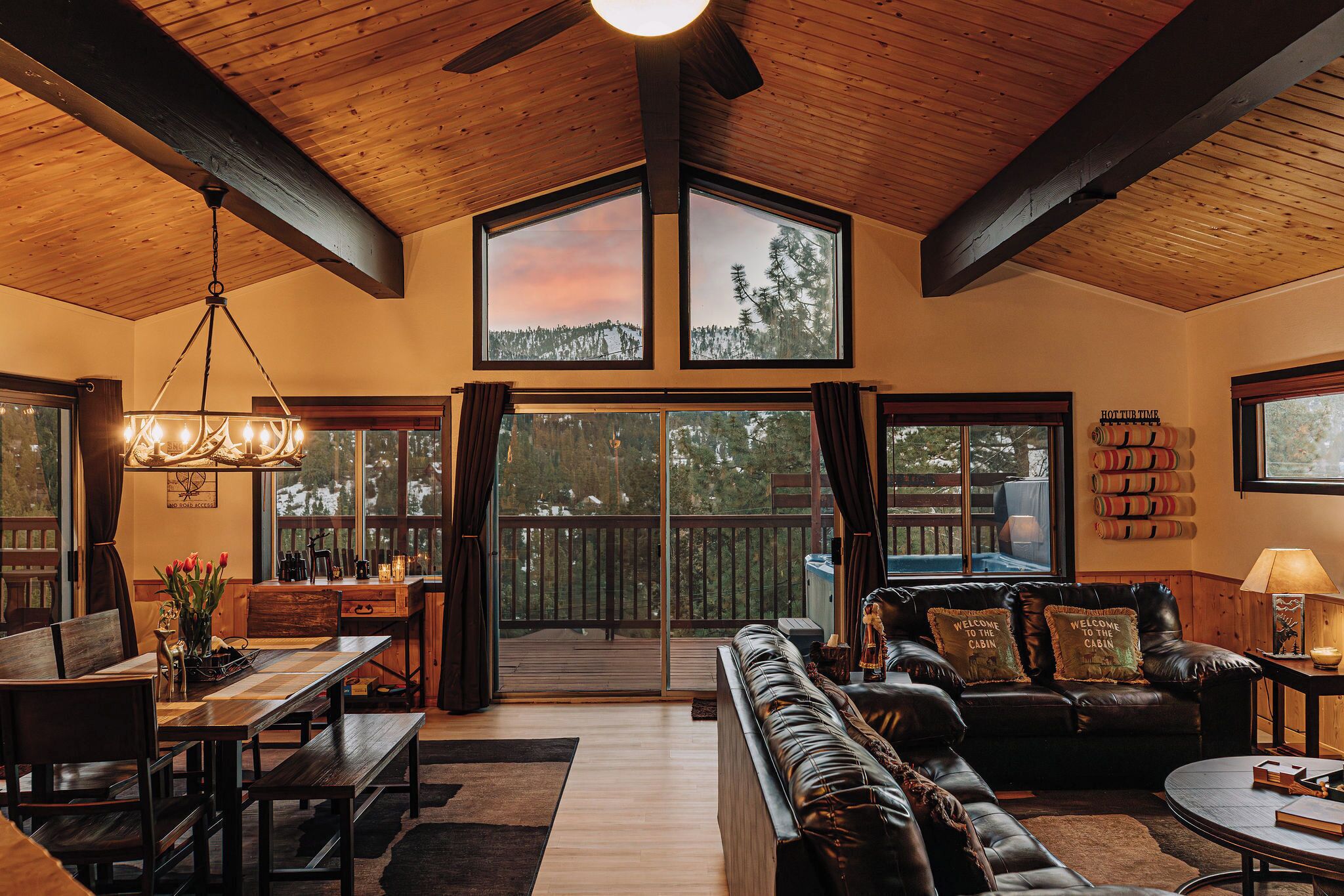 Smart-TV, peis og bøker