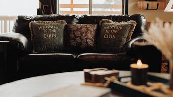 Smart-TV, peis og bøker