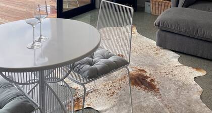 Cosy Cabin on the Hilltop in Cust