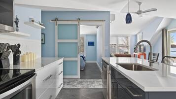 Fridge, microwave, stovetop, dishwasher