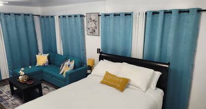 Cozy 1-bedroom house in perfect Levittown with AC