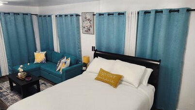 Cozy 1-bedroom house in perfect Levittown with AC