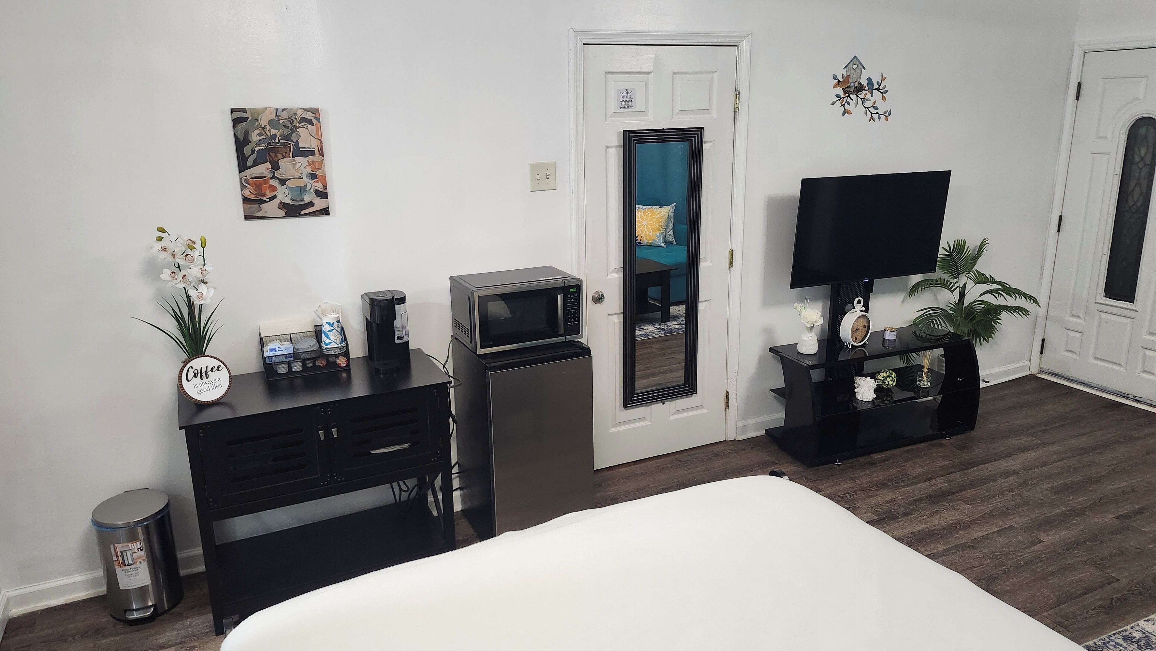 Iron/ironing board, WiFi, bed sheets