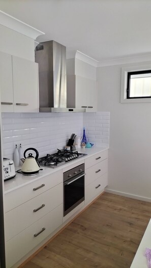 Room, 1 Bedroom, Accessible | Interior - Room-5 Mins to Lake Macquarie, 30 to Hun (Newcastle)