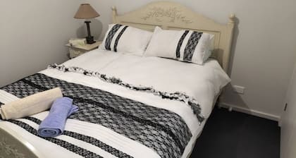 Room-5 Mins to Lake Macquarie, 30 to Hun