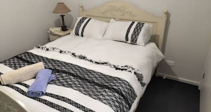 Room-5 Mins to Lake Macquarie, 30 to Hun