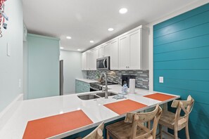 Condo, Berbilang Katil, Patio, Garden View (Edgewater Villa 1602) | Dapur peribadi